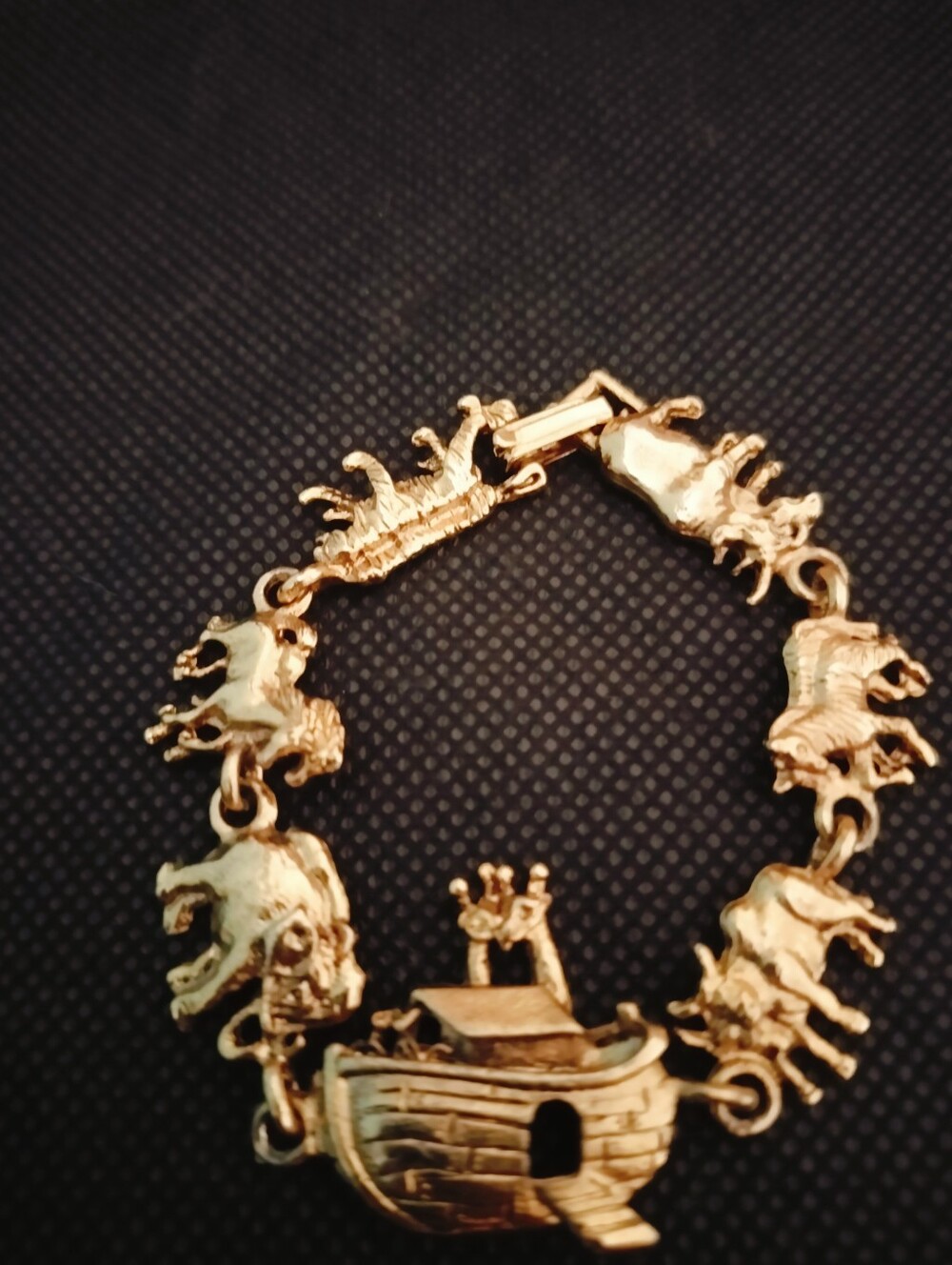 Vintage Textured Gold Tone Noah’s Ark Figural Link Bracelet - Elephants,...